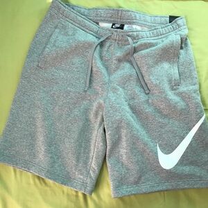 Nike Men’s Standard Fit / At Knee Length Athletic Short NWT Size XXL